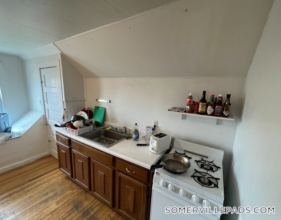 Building Photo - 11 Burnham St