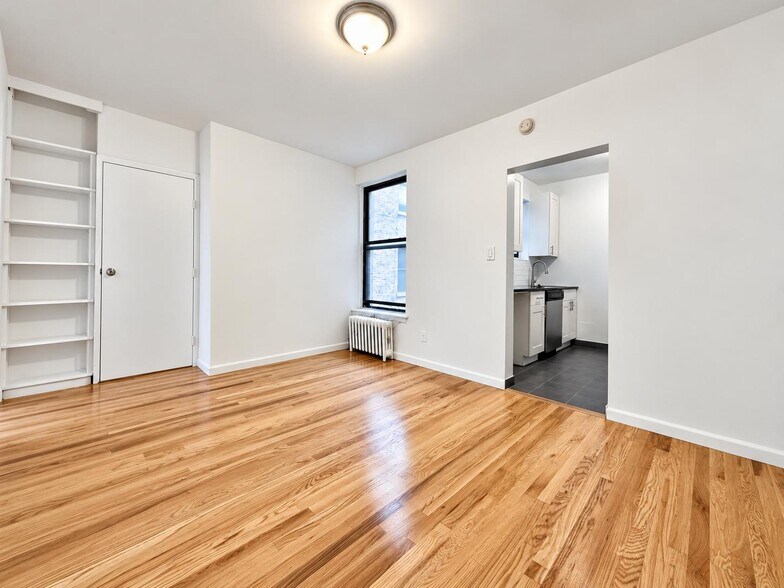 Building Photo - 401 E 68th St