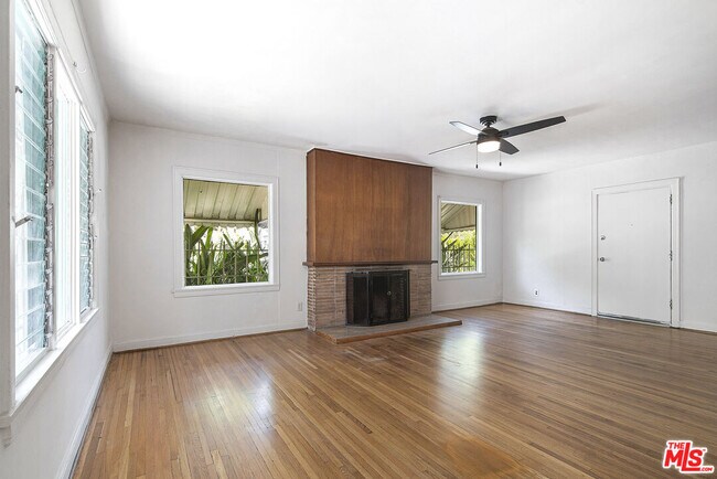 Building Photo - 832 S Citrus Ave
