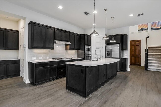 Building Photo - 301 Jeffrey David Ln W
