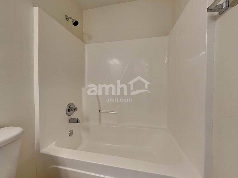 Building Photo - 10087 Harmon Springs Dr