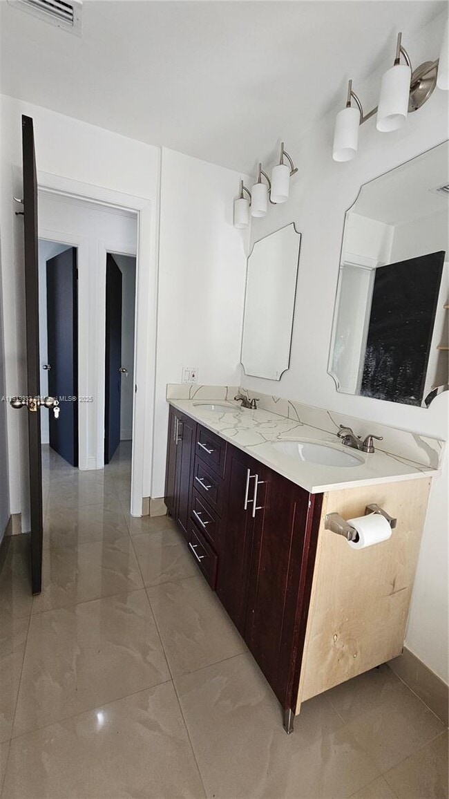 Building Photo - 8004 SW 29th St