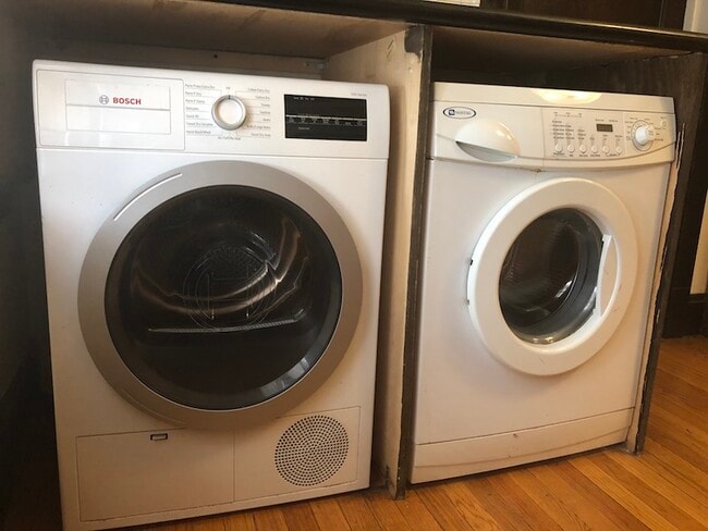 Building Photo - 1032 W Oakdale-2