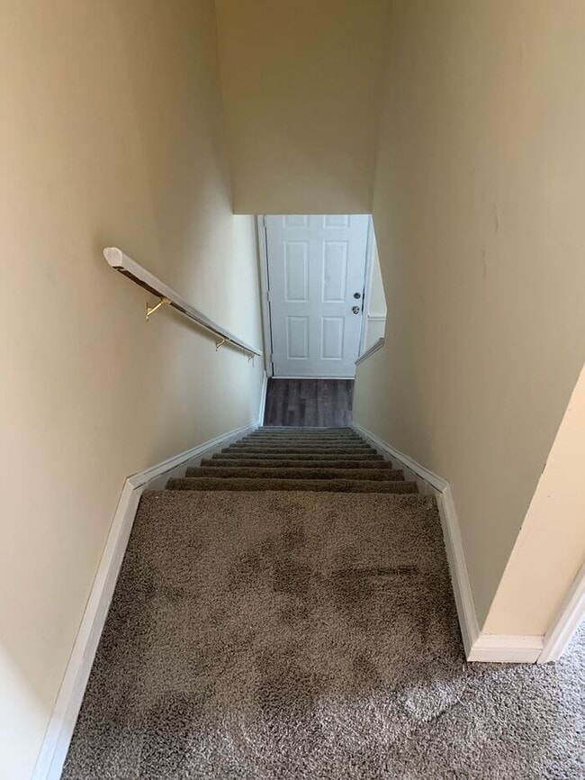 Building Photo - End unit townhouse-Completely remodeled!!