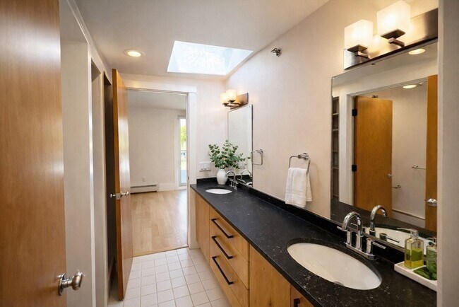 Building Photo - 51 Market St