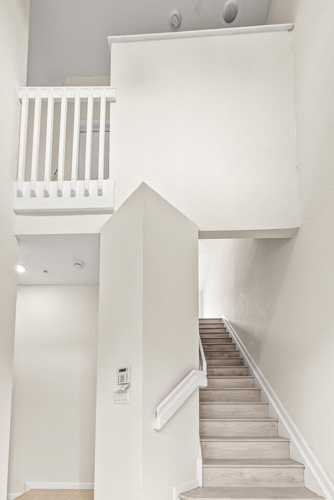 Building Photo - 3187 N Oasis Dr