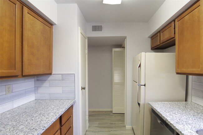 Building Photo - 3100 Walnut Bend Ln