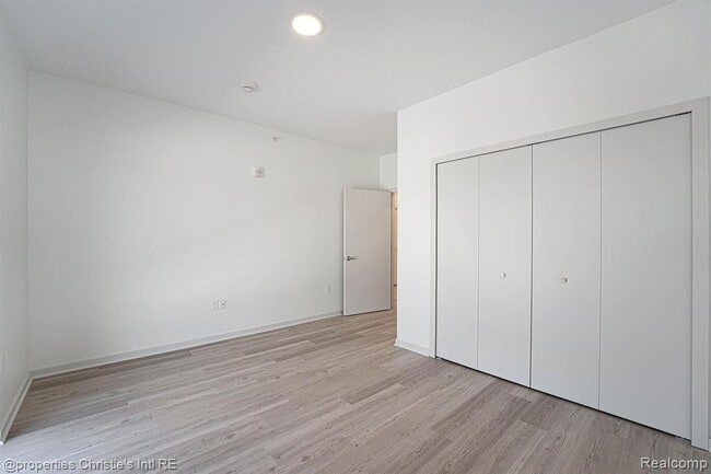 Building Photo - 7410 Kercheval Ave