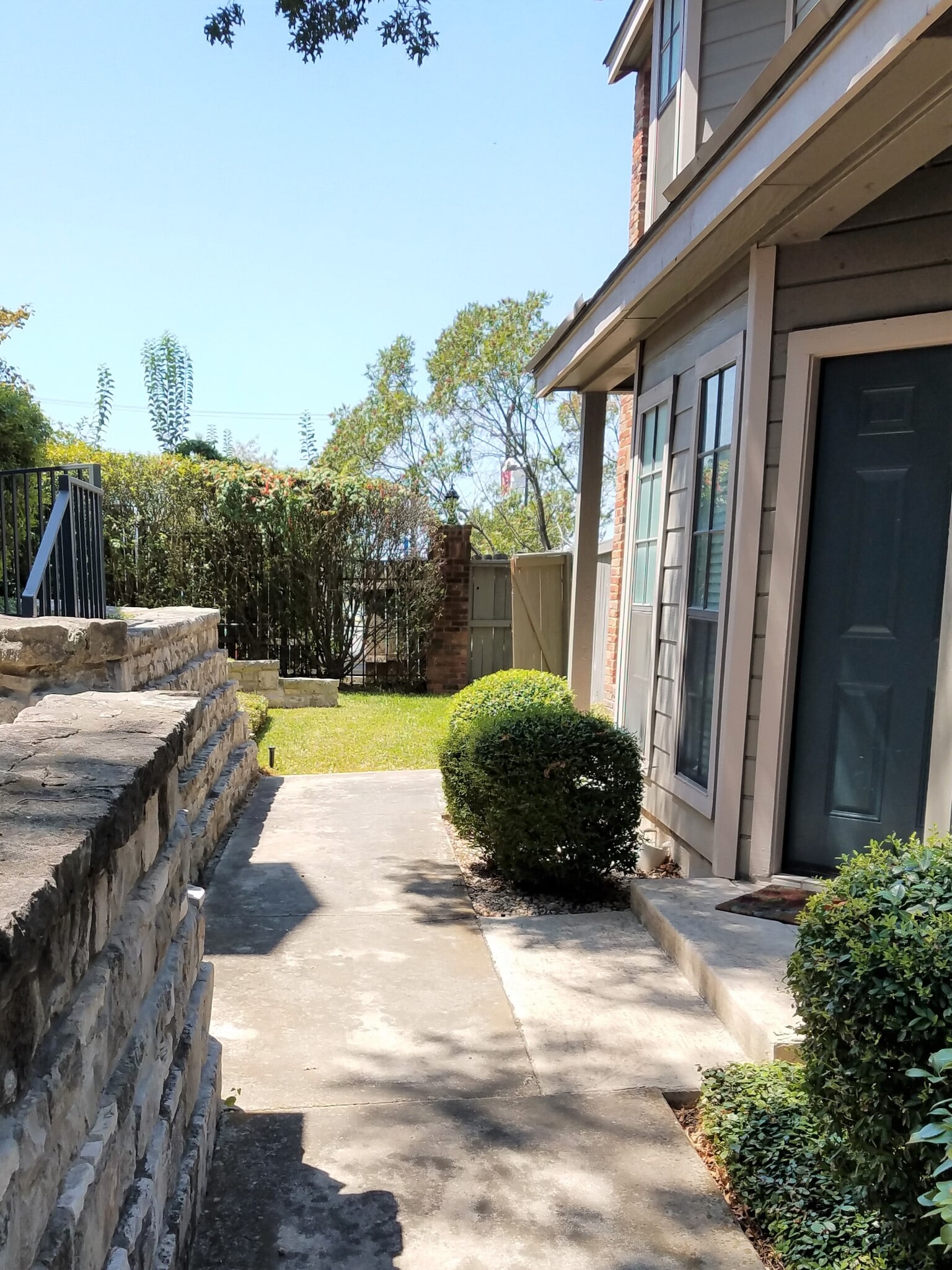 Walkway to the front door - 19 Chapel Hill Cir