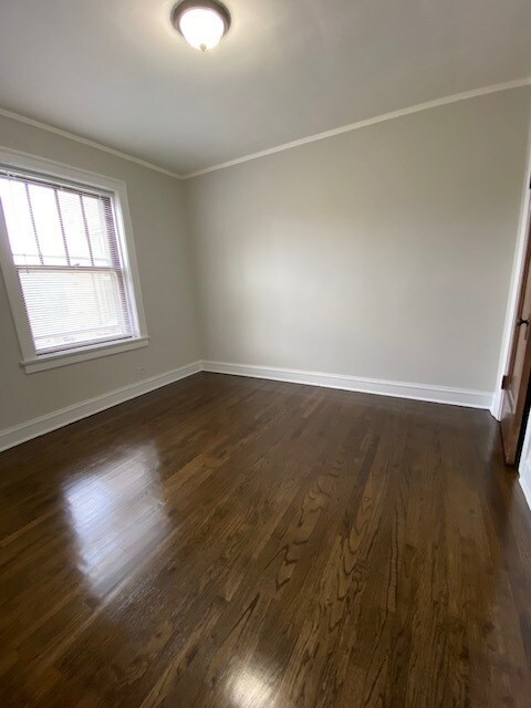 Building Photo - 5544 W Leland Ave