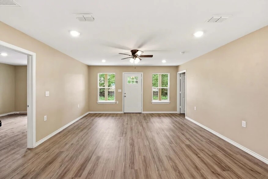 Building Photo - 612 Timberline Dr