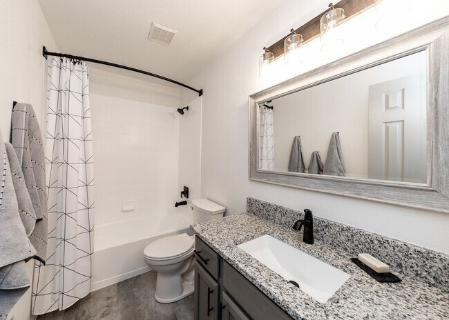 Building Photo - Beautiful 4 Bedroom Home in North Gate D20