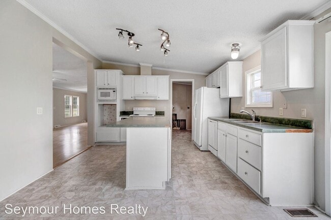 Building Photo - 4 br, 3 bath House - 3362 Hwy 13 North