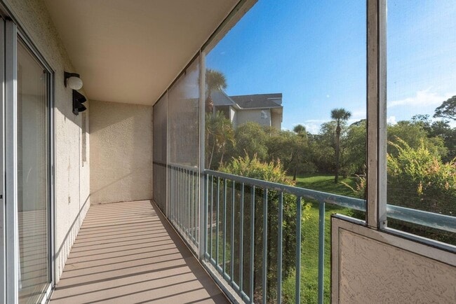 Building Photo - 5557 Sea Forest Dr