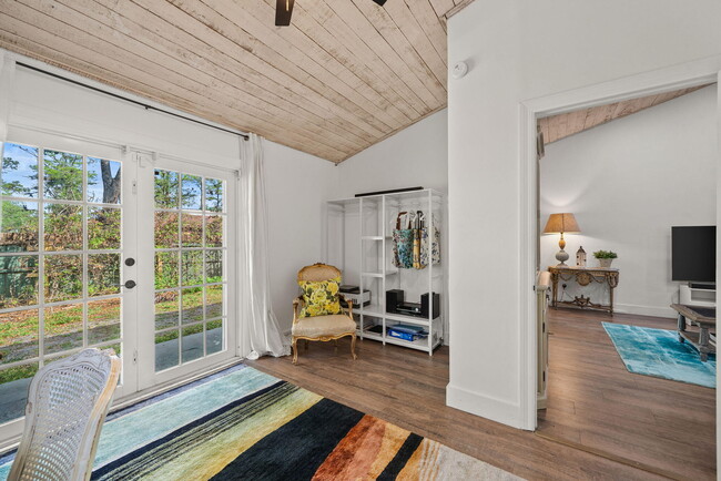 Building Photo - 465 Goldenwood Way