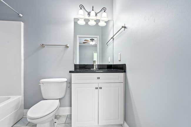 Building Photo - 836 W Glenn Ave