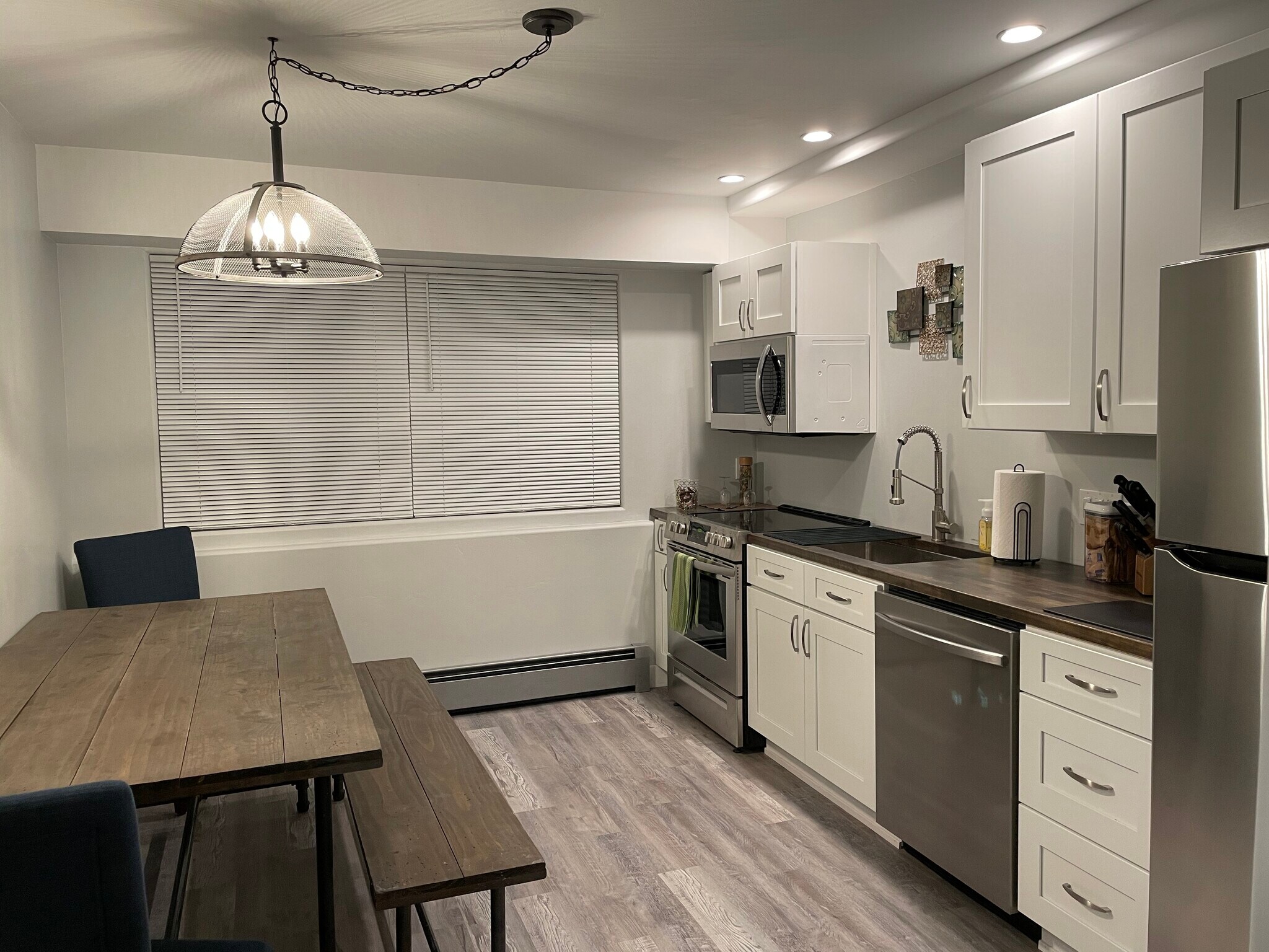 Building Photo - 1038 S Knollwood Dr