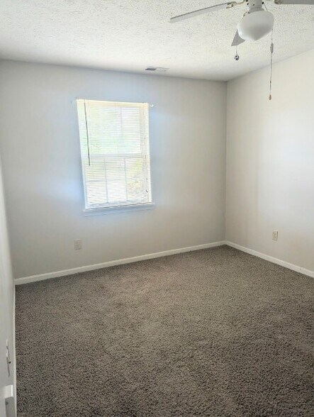 Building Photo - 278 Longfellow Ln