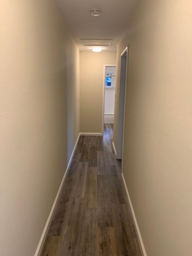 Building Photo - 39-1810