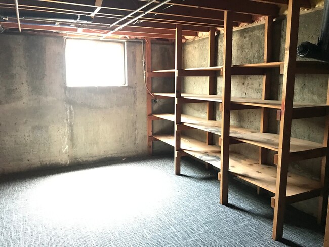 Building Photo - 3824 W Greenbrier Dr