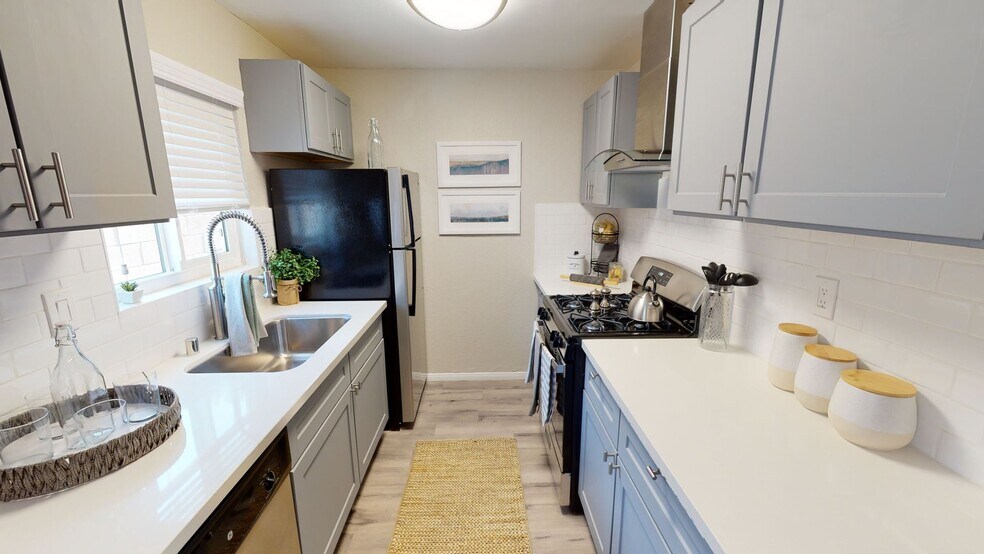 Interior Photo - 8155 Reseda