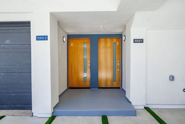 Building Photo - 11311 Collins St