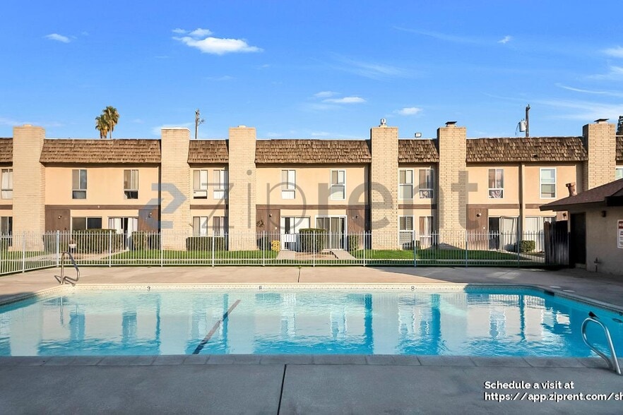 Primary Photo - 5301 Demaret Ave