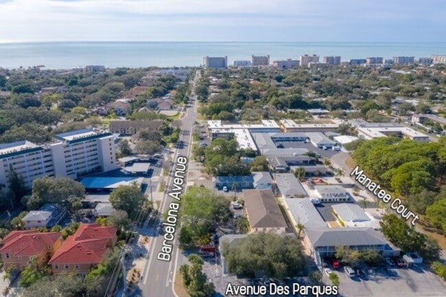Building Photo - 220 Avenue Des Parques Ave N