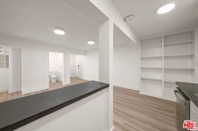 Building Photo - 6821 E Ocean Blvd