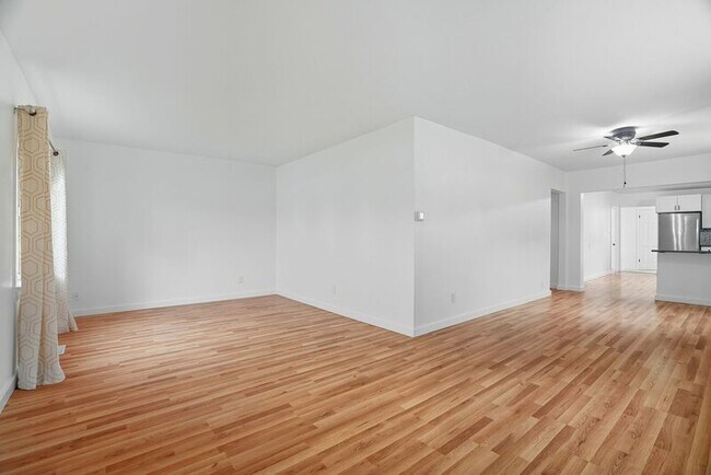 Building Photo - 1731 E Sanson Ave