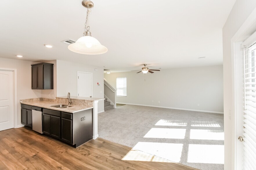 Building Photo - 1091 Autumns Wood Cir E