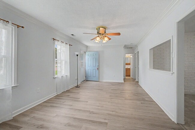 Building Photo - Updated 3-Bedroom Ranch with Fenced Yard!