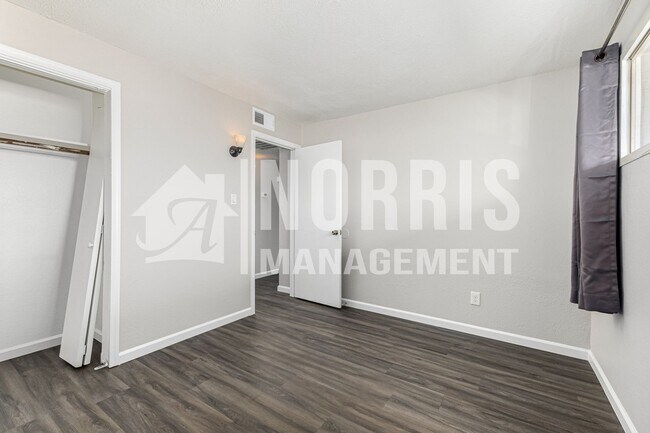 Building Photo - Convenient, Beautifully Updated Space Available Now!