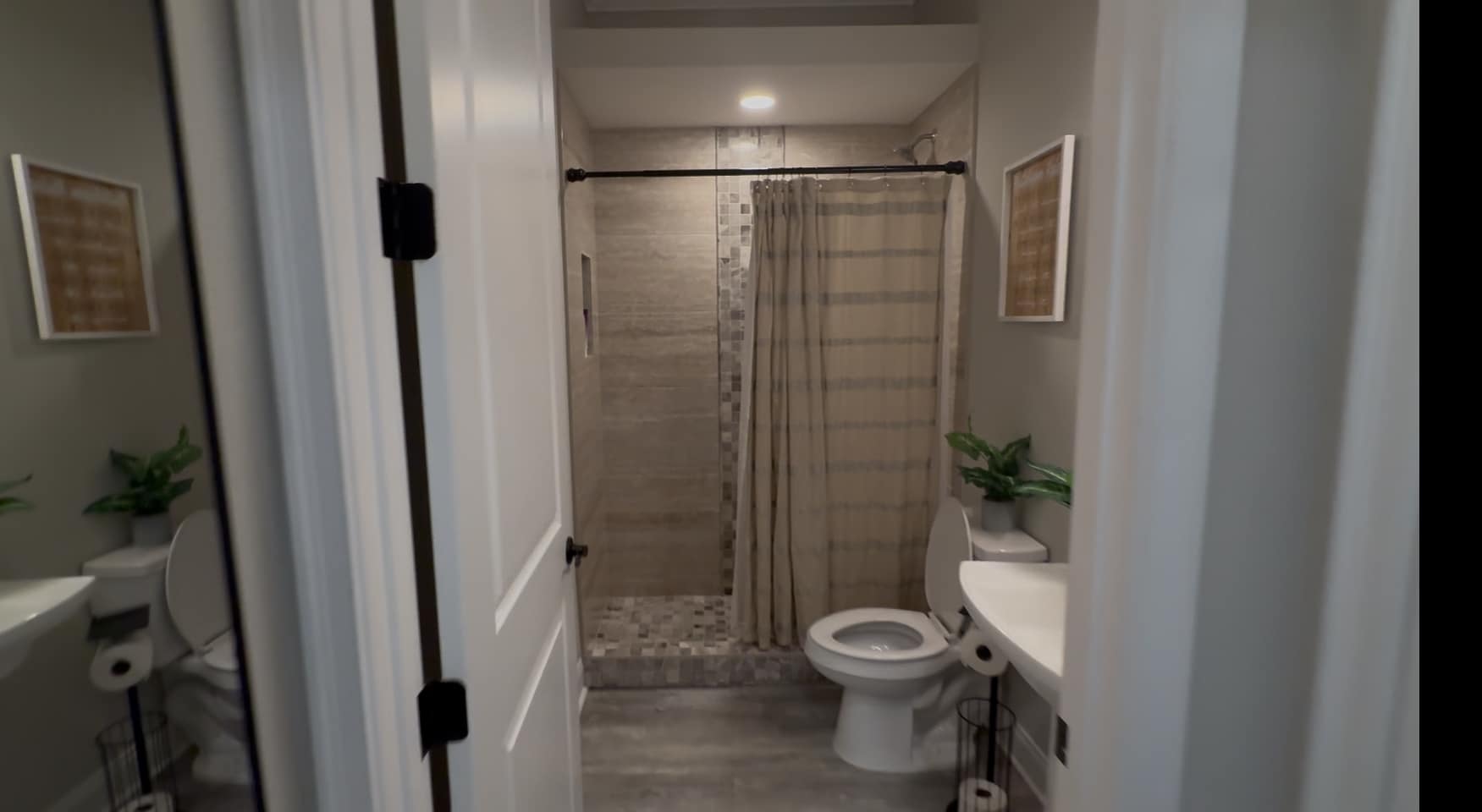 1st floor full bath - 4114 N Nebraska Ave