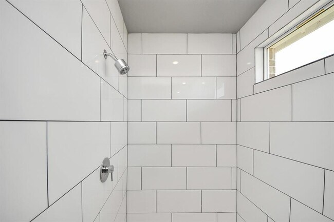 Building Photo - 10518 Moon Vly Ln