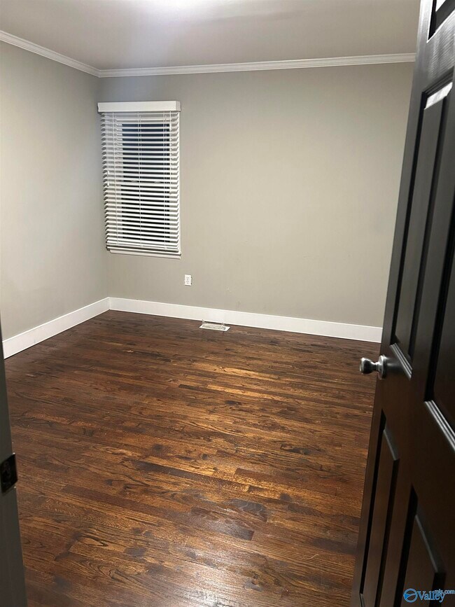 Building Photo - 1611 College St SE