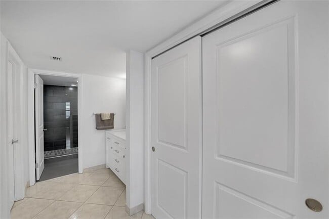 Building Photo - 3900 Galt Ocean Dr