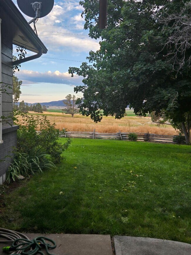 Building Photo - 23131 N Poe Valley Rd