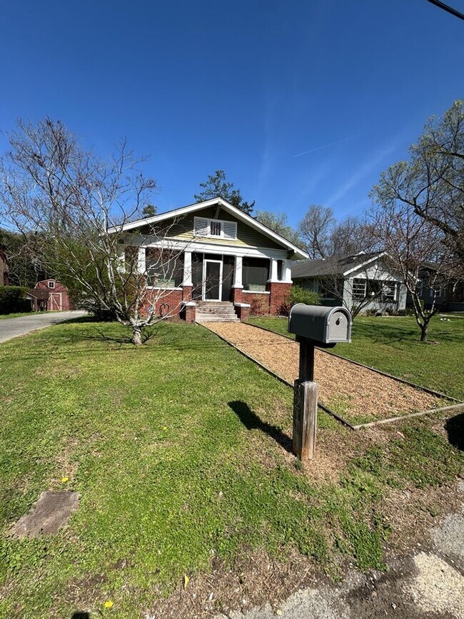 Building Photo - Charming 3BR Brainerd Home with Screened Porch