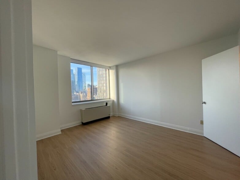 Building Photo - 502 9th Ave