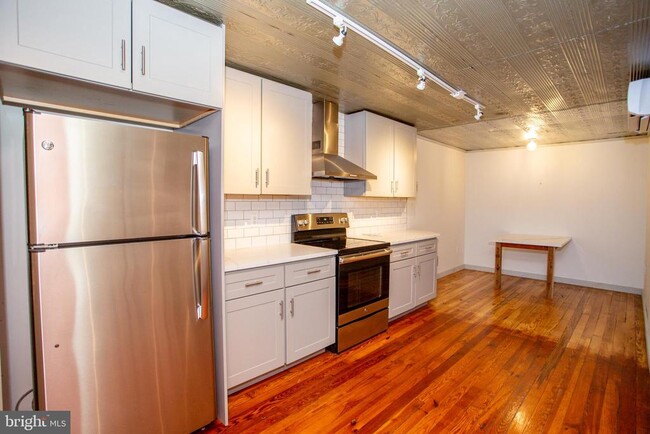 Building Photo - 54 Coryell St