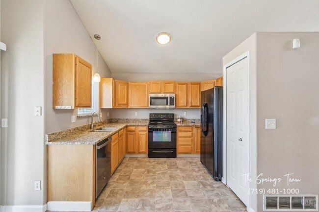 Building Photo - CHARMING 4-BEDROOM HOME NEAR FORT CARSON IN GLEN AT WIDEFIELD - Security Deposit Waiver Available