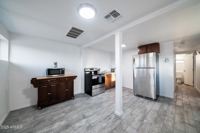 Building Photo - 1108 S 33rd Ave
