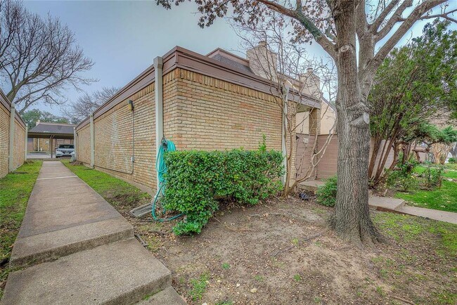 Building Photo - 3121 Park Ln