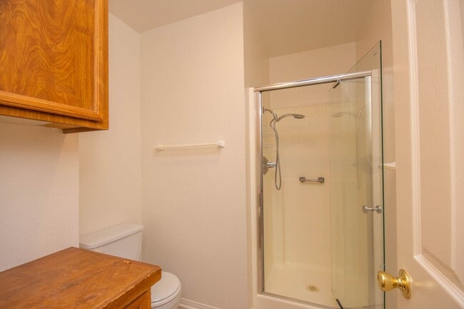 Building Photo - 3BR Townhome with Spacious Fenced Yard!