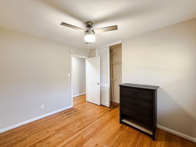 Building Photo - 7220 Ainsley St