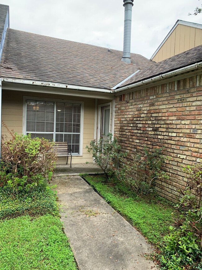 Building Photo - Florida Blvd / Sherwood Forrest