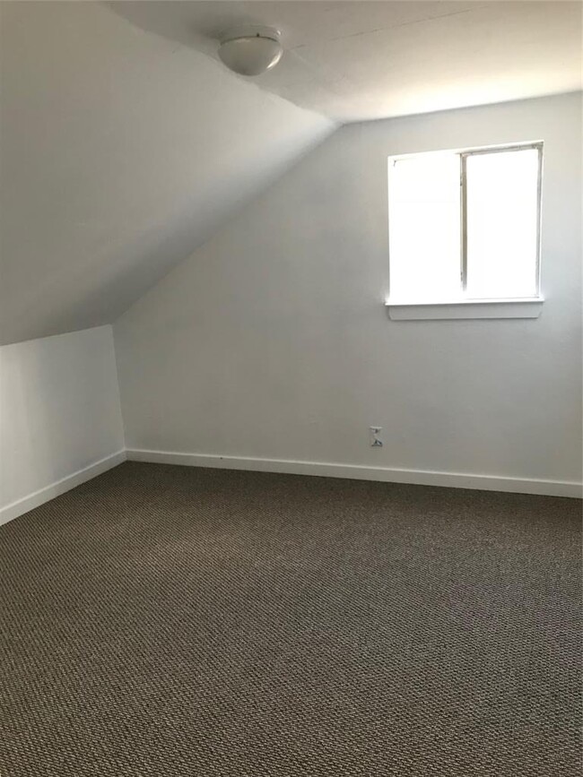 Building Photo - 2704 Palomino Dr