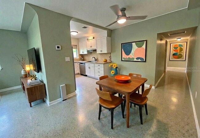 Building Photo - 811 26th Ave N