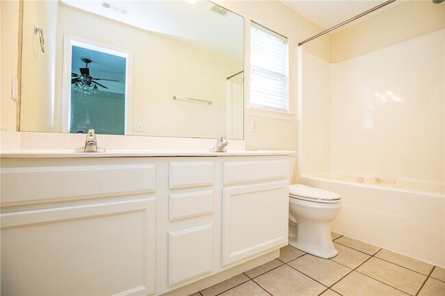 Building Photo - 2 Watling Ln